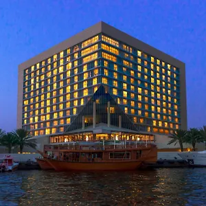 Отель Sheraton Creek & Towers, Дубай